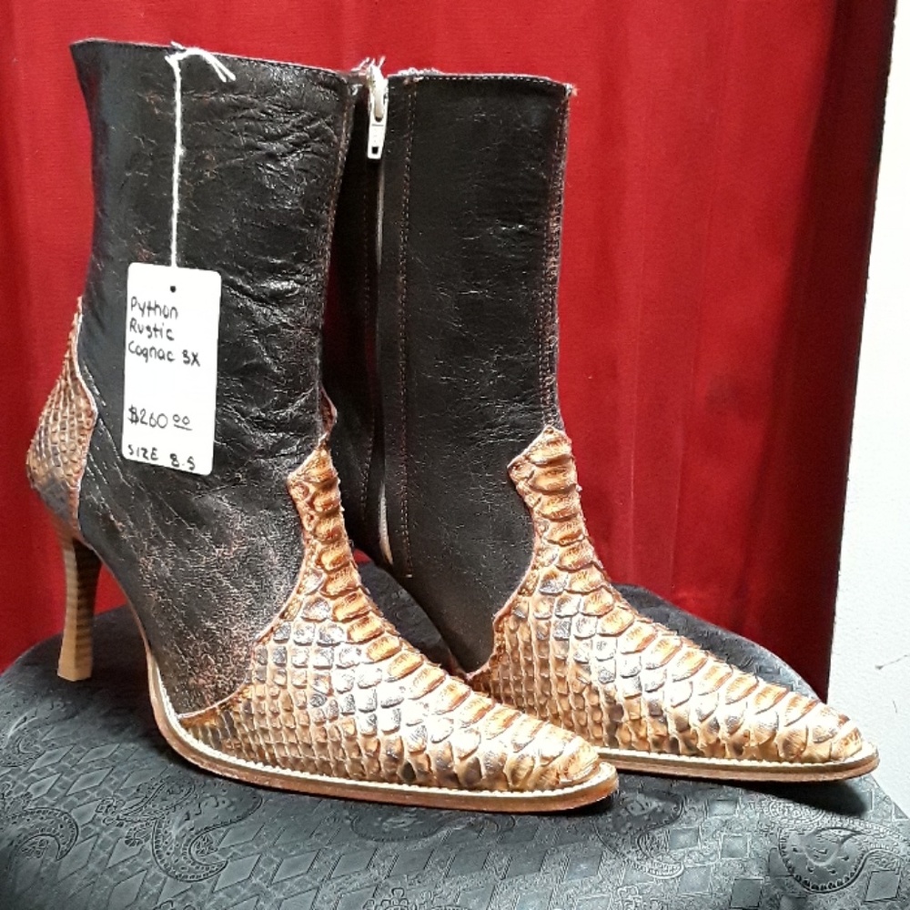 Ladies snake short boots